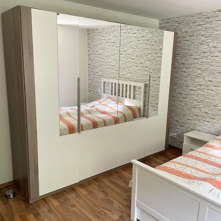 Souterrain Apartment *